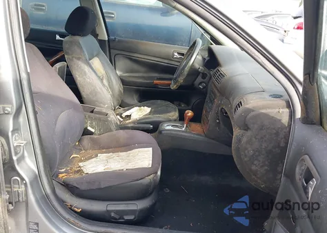 2002 Volkswagen Passat Glx z USA, uszkodzony, nr VIN WVWRH63B02P122142